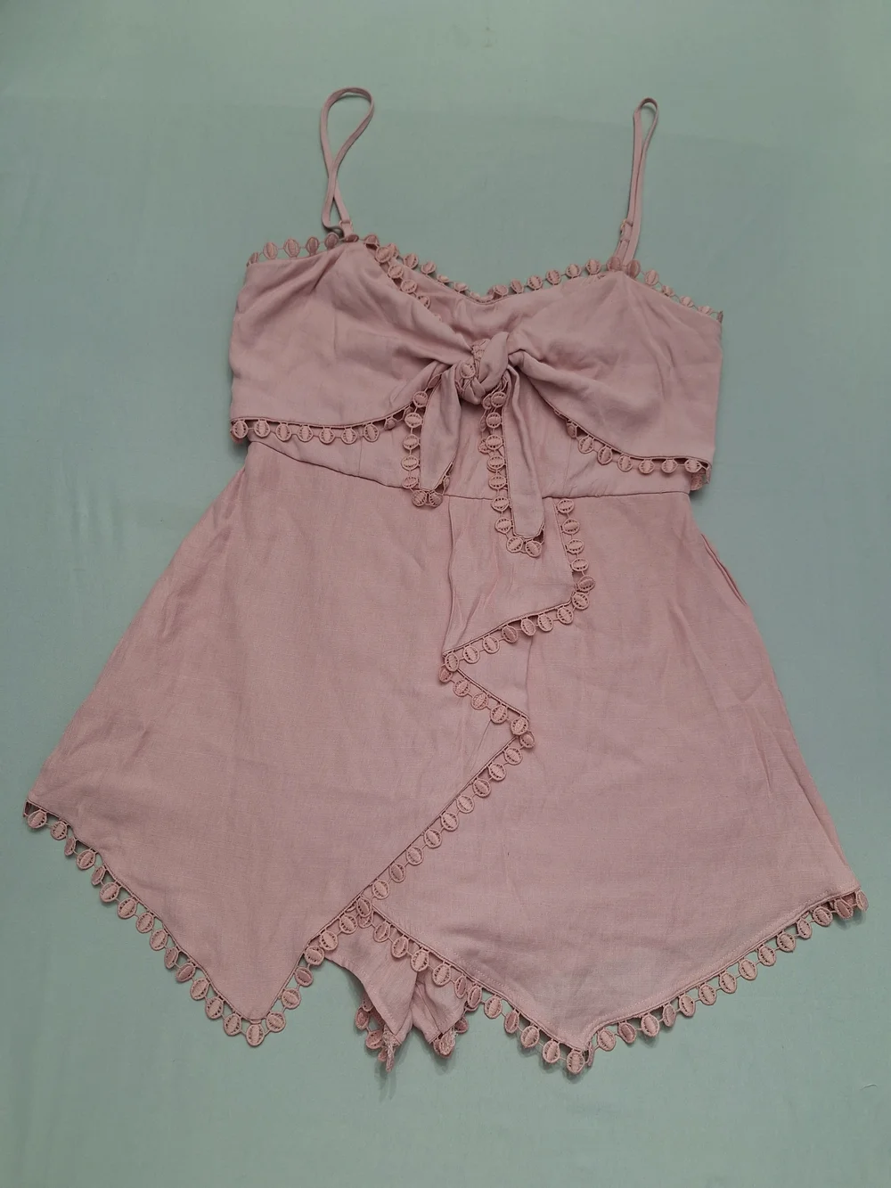 Francesca's Collections Mi Ami Pink Tie-Front Adjustable Romper Scallop Trim, M